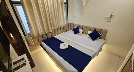 Hotel Aagman Palace | Near Mahakal Temple. Room Type - Deluxe Double Room