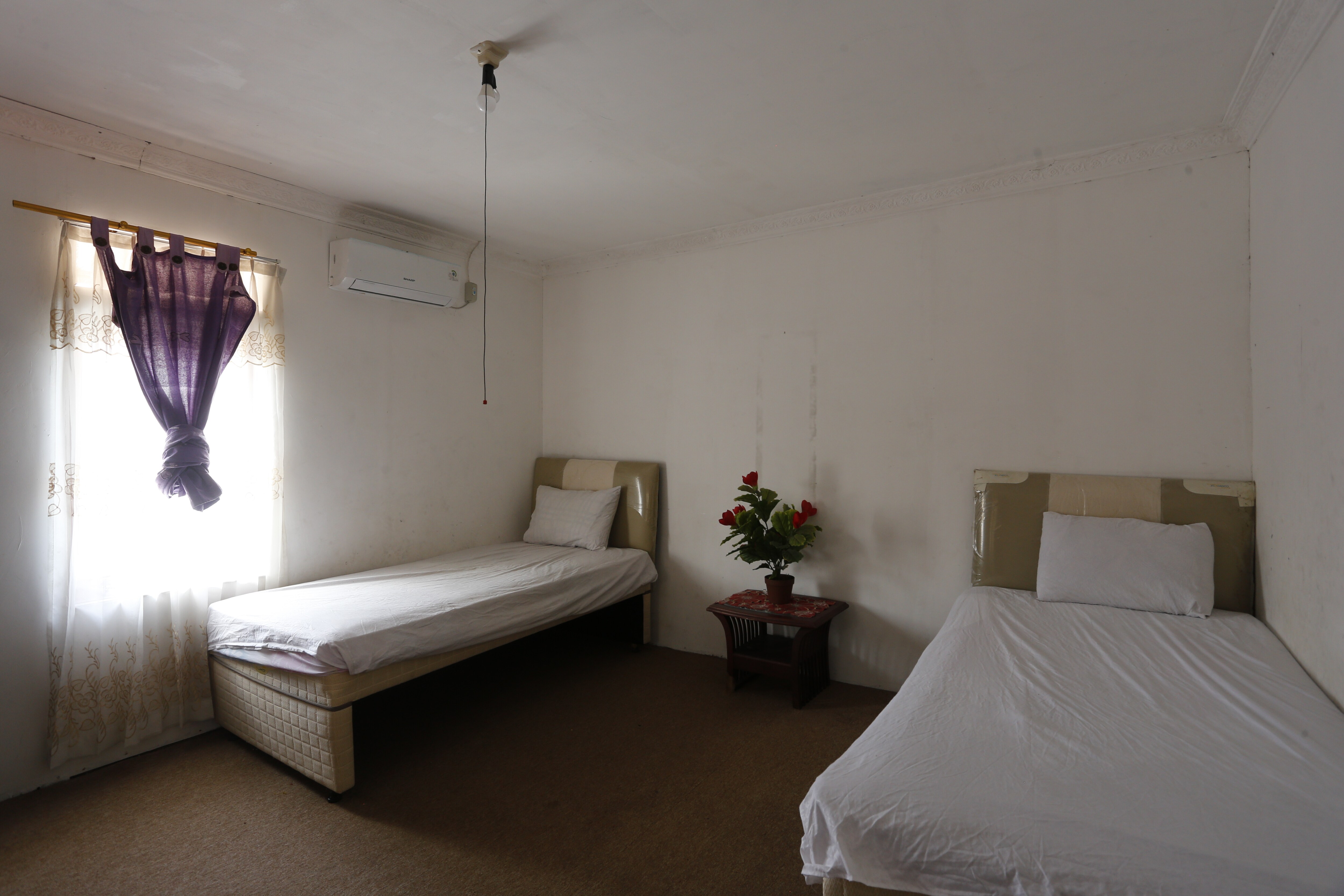 Hotel O Penginapan Mangkoe Barokah - Tap to explore photos
