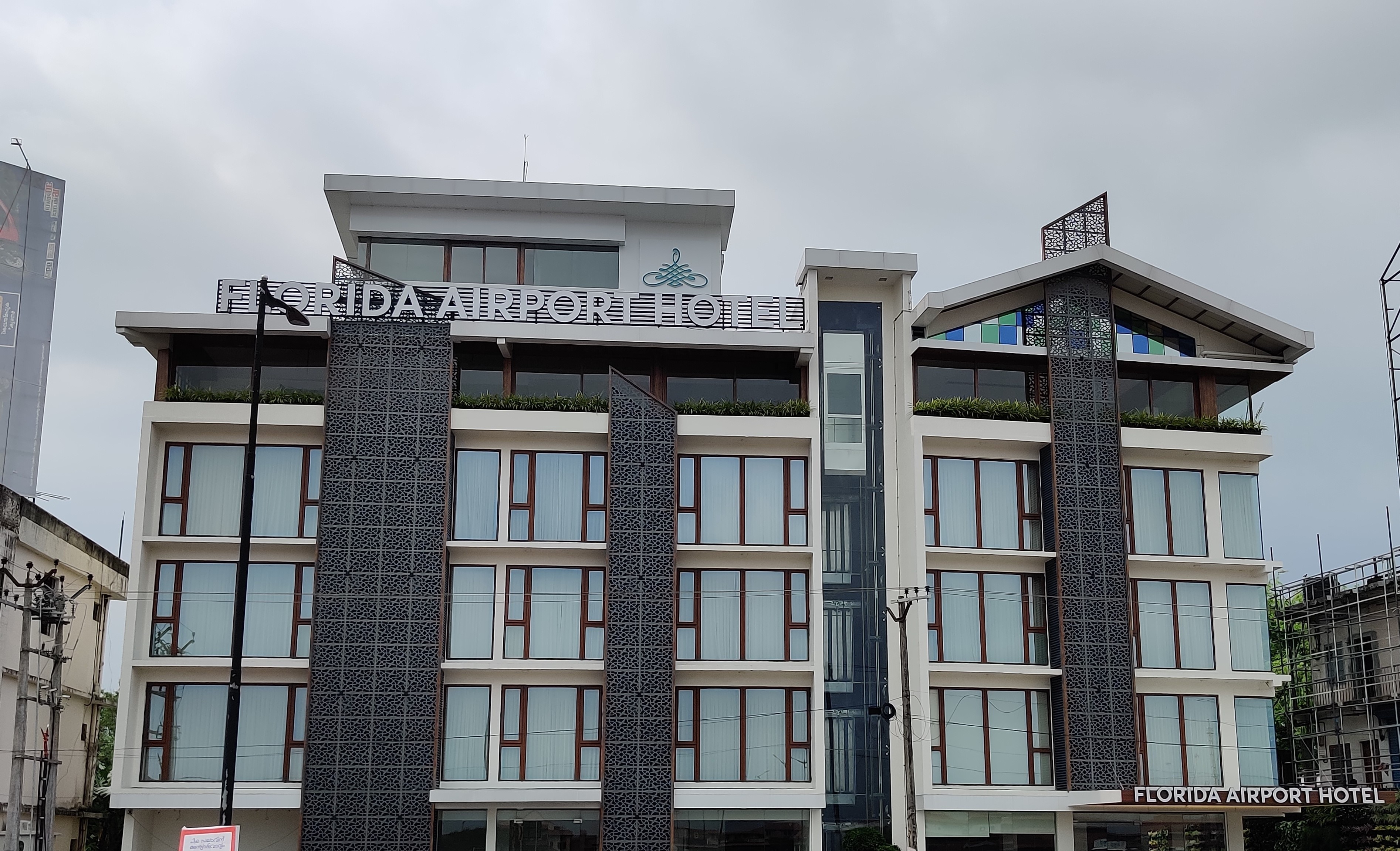 Florida Airport Hotel - Tap to explore photos