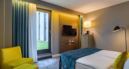 Mercure Hotel Berlin Wittenbergplatz Room Type - Standard Room with queen bed and accessible bathroom, without closet Mercure Hotel Berlin Wittenbergplatz Room Type - Standard Room with queen bed and accessible bathroom, without closet