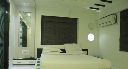 MAHESH HOTEL & GUEST HOUSE Room Type - Deluxe Room