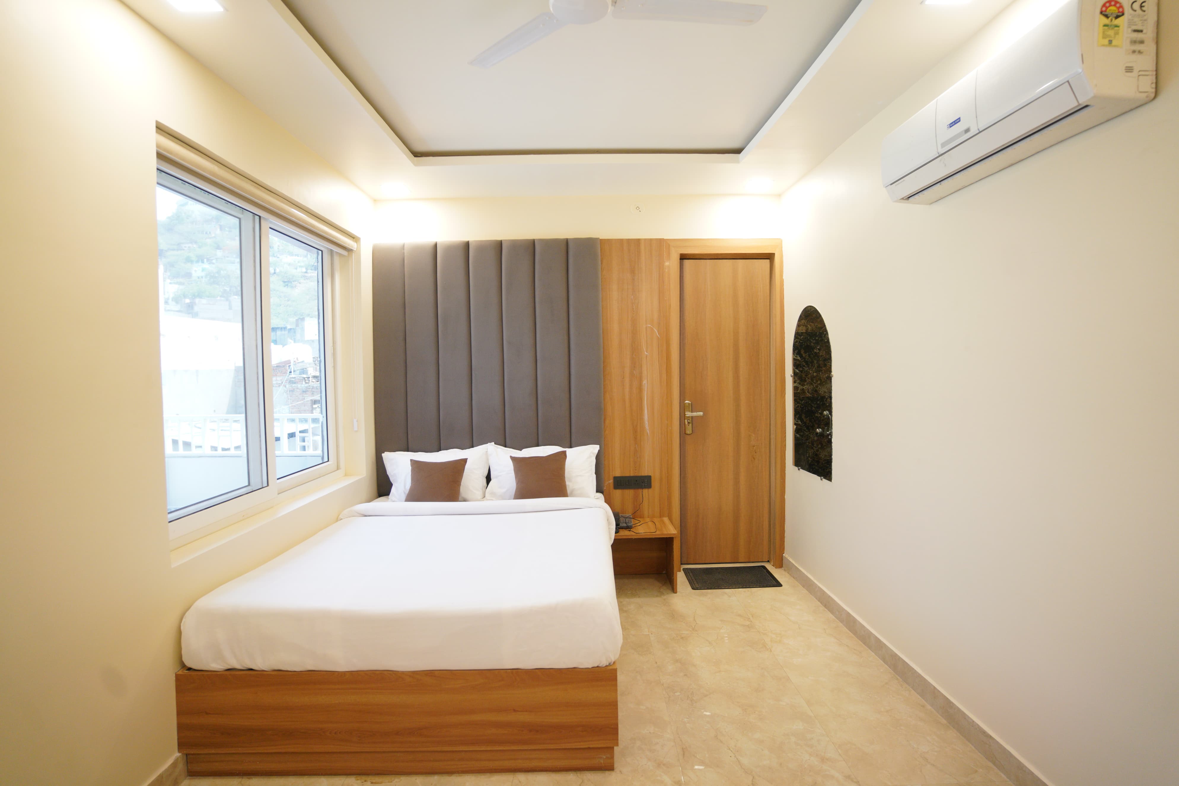 Hotel Al Aziz Palace 30 Mts from Dargah Sharif - Tap to explore photos
