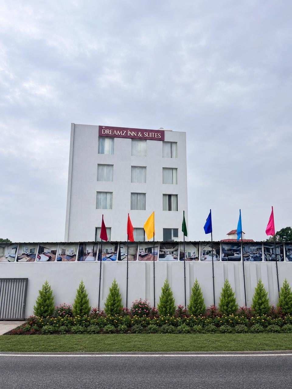 Hotel Dreamz Inn & Suites Siswan - Tap to explore photos