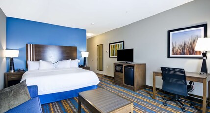 Hampton Inn by Hilton Kenedy Room Type - 1 KING SFBD MIC FRG NS
