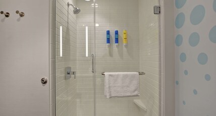 Tru by Hilton Idaho Falls Room Type - 1 KING HEARING ACCESSIBLE