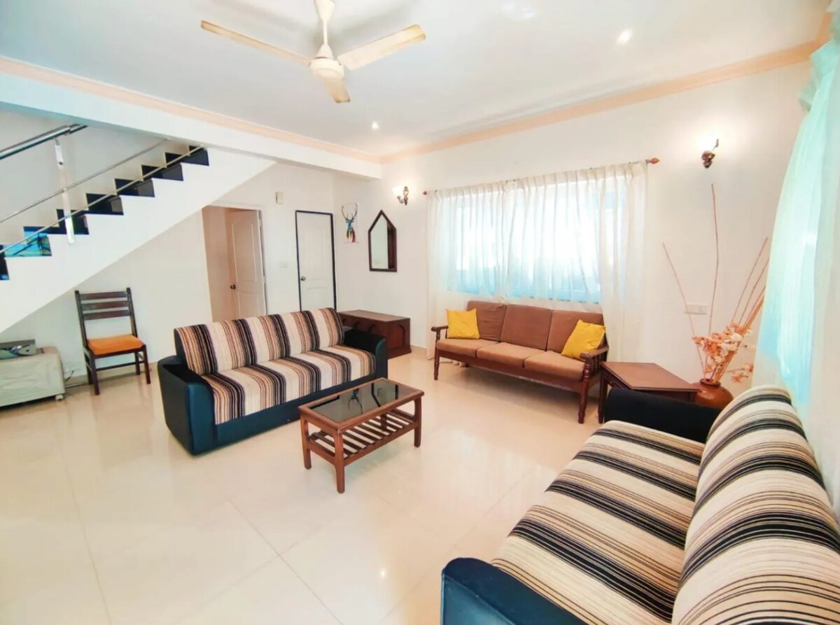 Field View 3BHK Varca Villa w/ Pool-8min to beach - Tap to explore photos