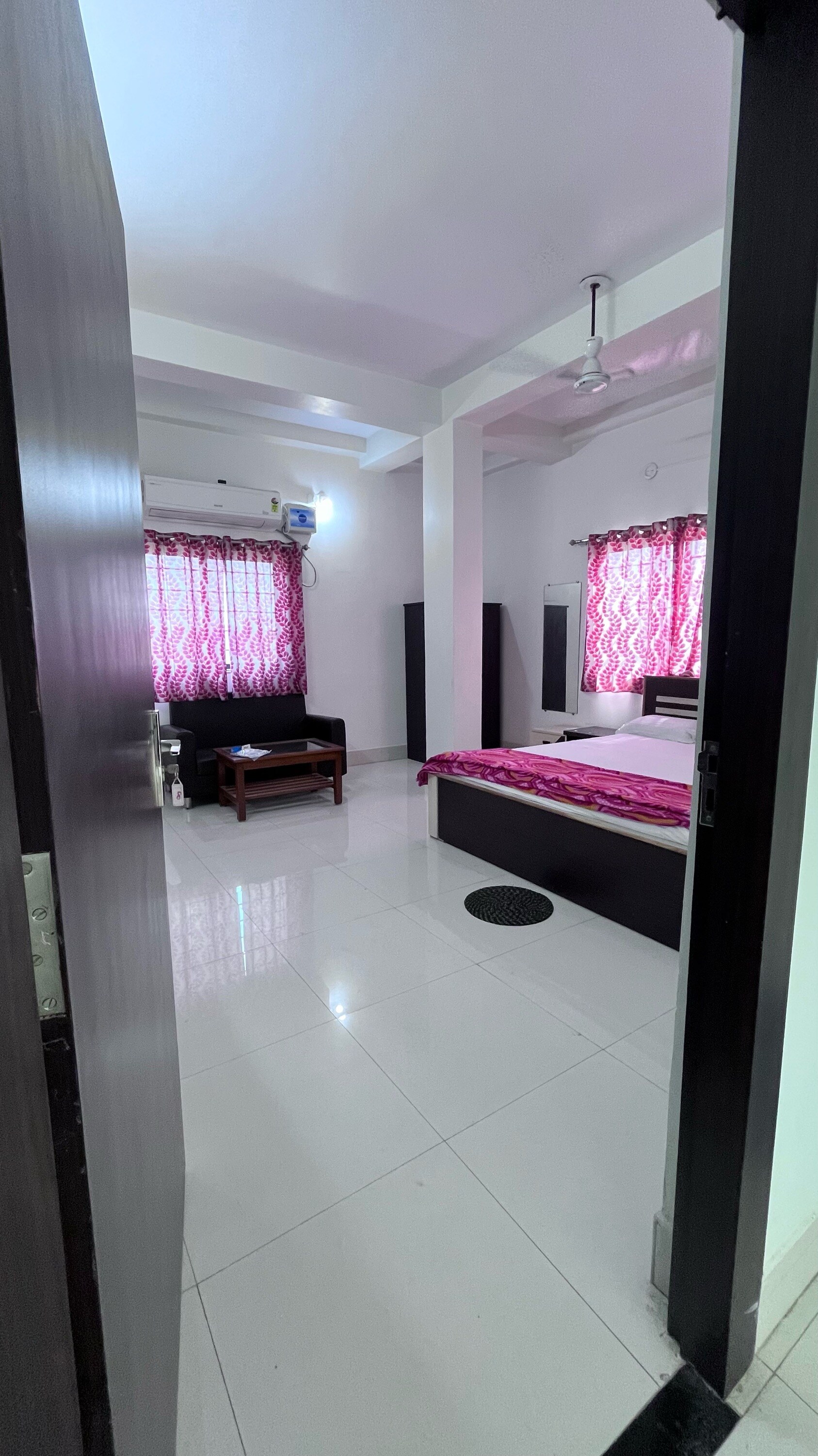 Hotel Nilkanth - Tap to explore photos