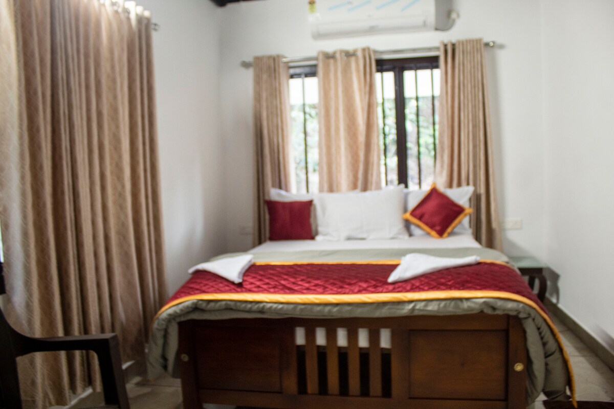 Golden Oriole Homestay Adimaly Munnar - Tap to explore photos