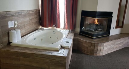 Best Western Paint Pony Lodge Room Type - Suite-1 King Bed, Non-Smoking, Second Floor, Jetted Tub, Fireplace, Microwave And Refrigerator, Full