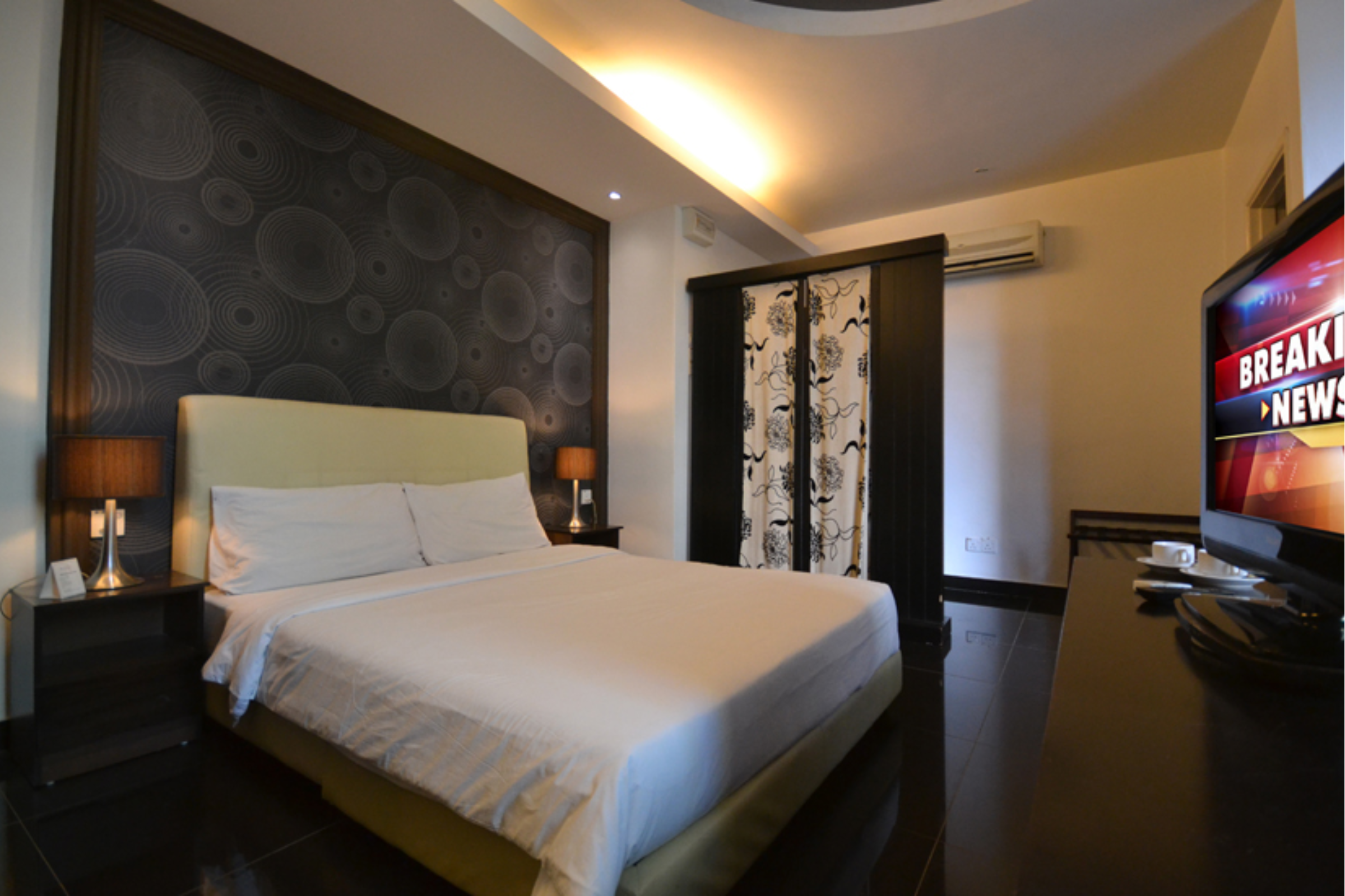 Hotel Rae Bukit Bintang - Tap to explore photos