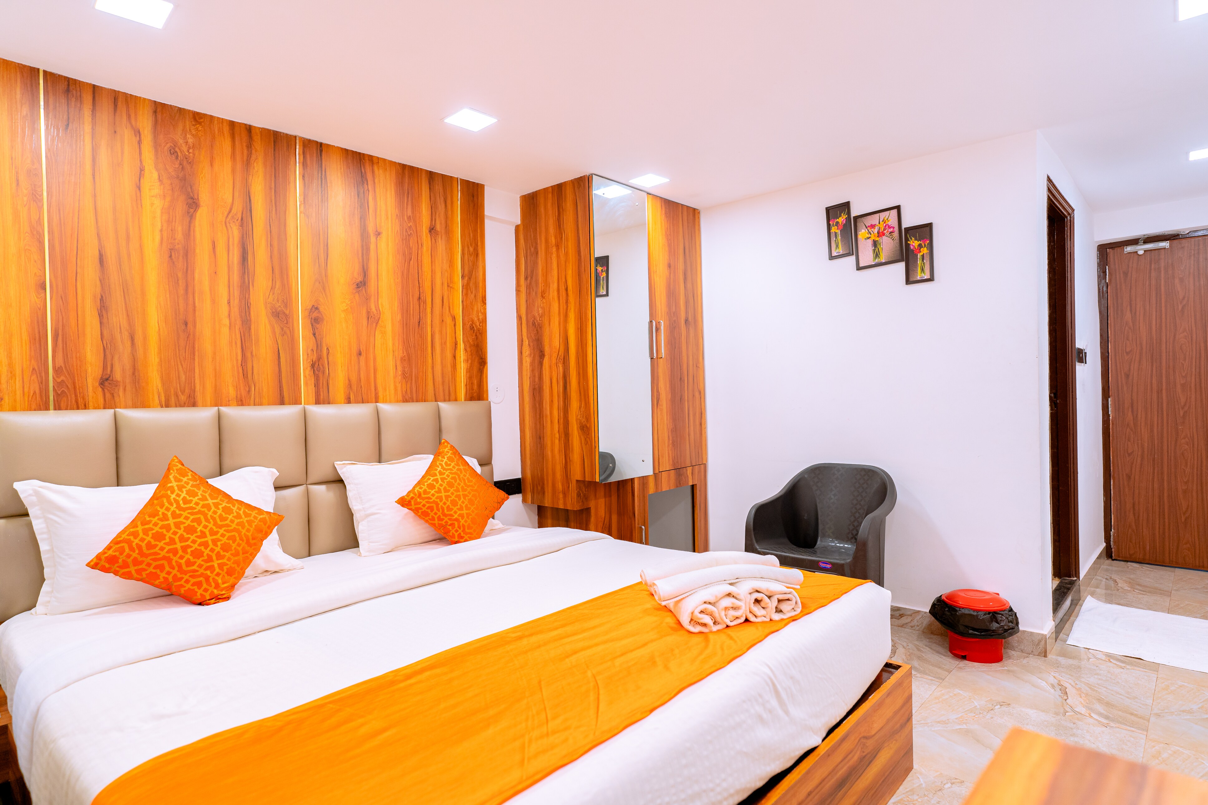 Hotel Calangute Castle - Tap to explore photos