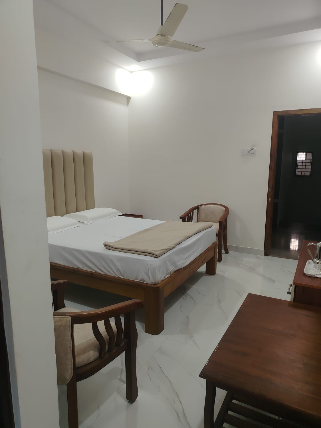 HOTEL SOHAN BOARDING AND LODGING - Tap to explore photos
