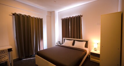 Loop by Zolo, Indiranagar Room Type - Deluxe Queen Room | AC