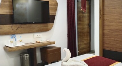 SDM Golden Tower Room Type - Queen Suite