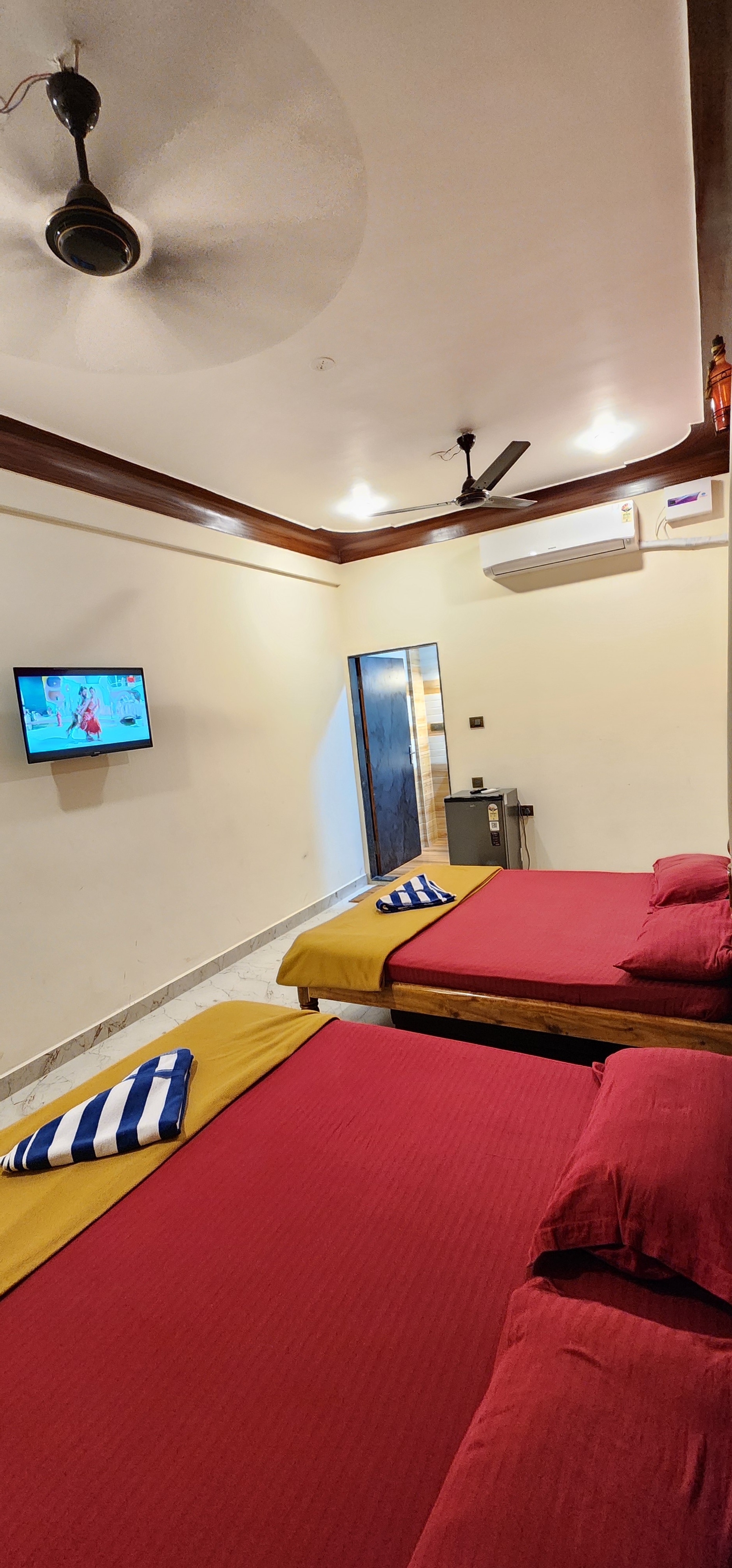DEE JOY'S Beach Place with Sea View | Calangute - Tap to explore photos