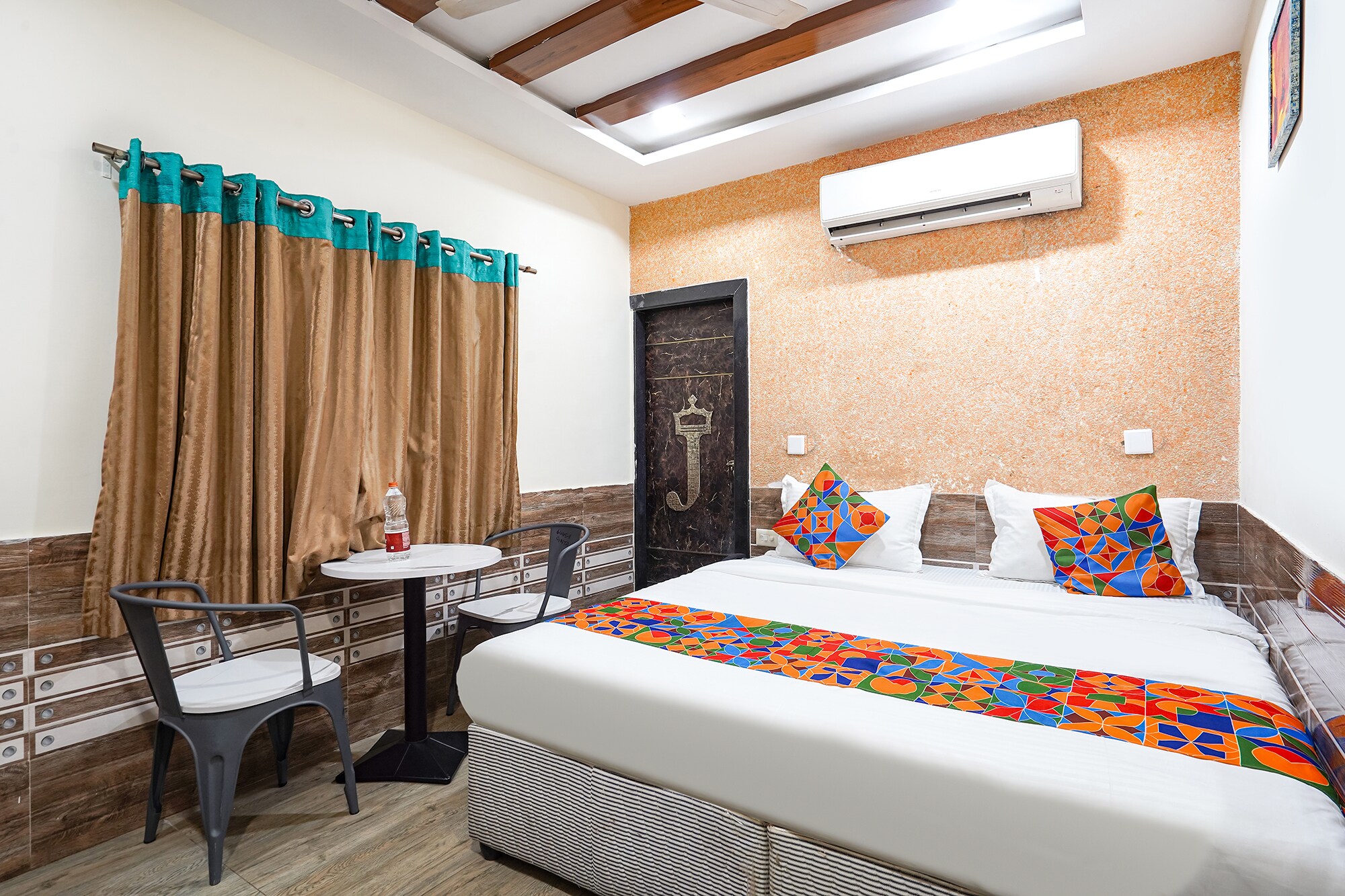 FabHotel Jaya Grand - Nr. Railway Station - Tap to explore photos