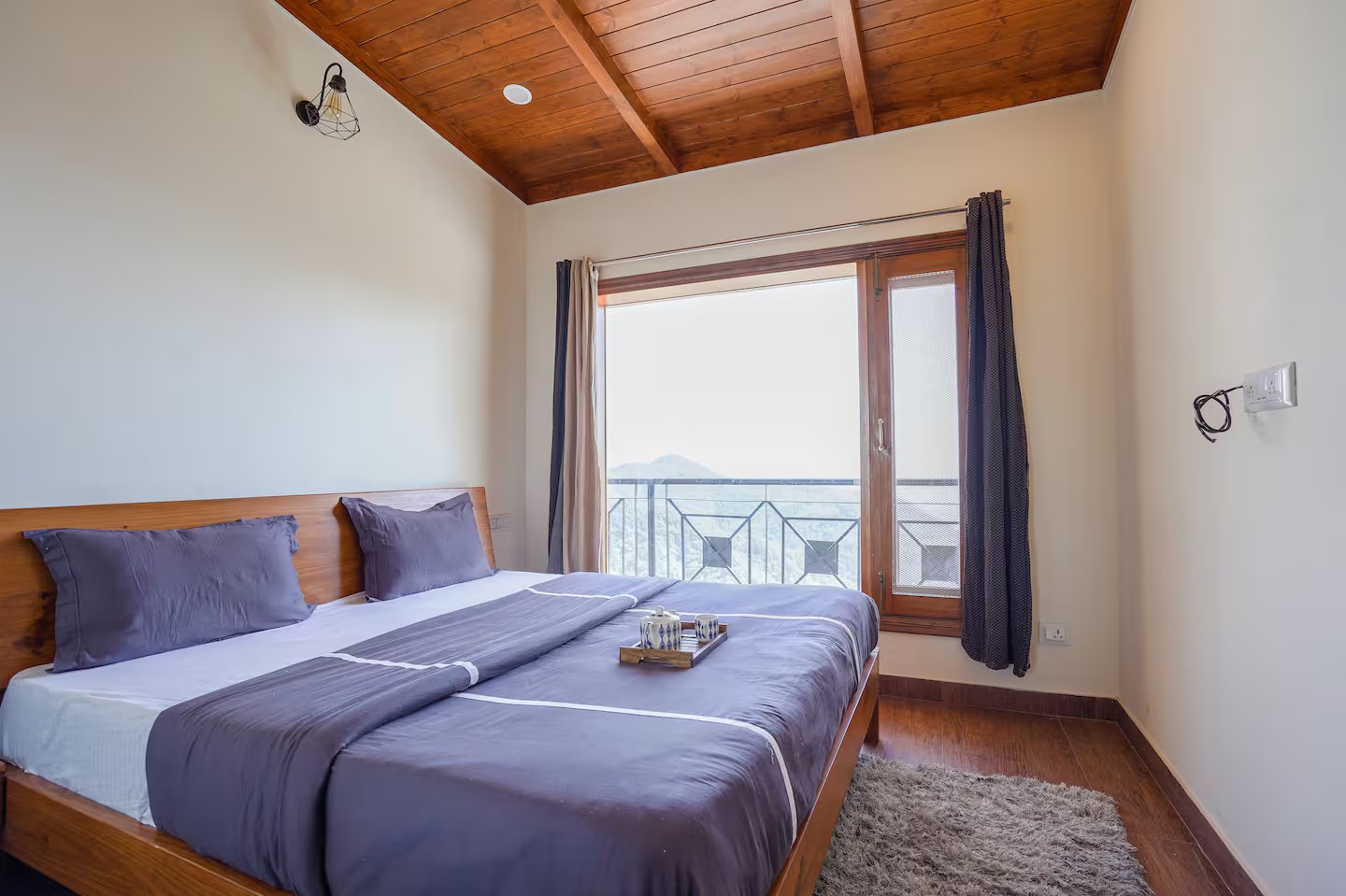 Aster 1 BHK | 1 Km from Mall Road - Tap to explore photos