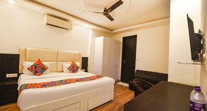 Via Red Apple Greater Kailash Room Type - Deluxe Room