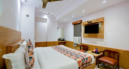 Hotel Cottage Yes Please @ New Delhi railway station Room Type - Deluxe Double Room With free wifi