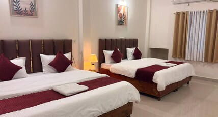 SHIV AARADHYA HOME STAY Room Type - Deluxe Double AC ROOM