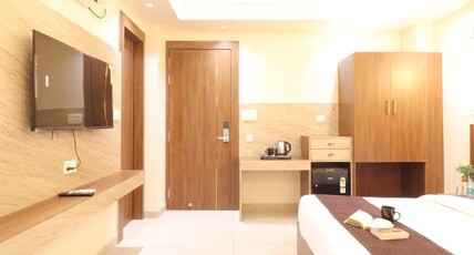 Hotel Gangotri Suites Room Type - DELUXE ROOM