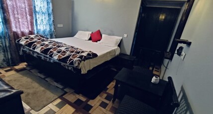 Hotel Kanishka Near Mukteshwar Dham Room Type - Bedroom 6