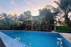 Casa Creek Inn Rooms and Pool