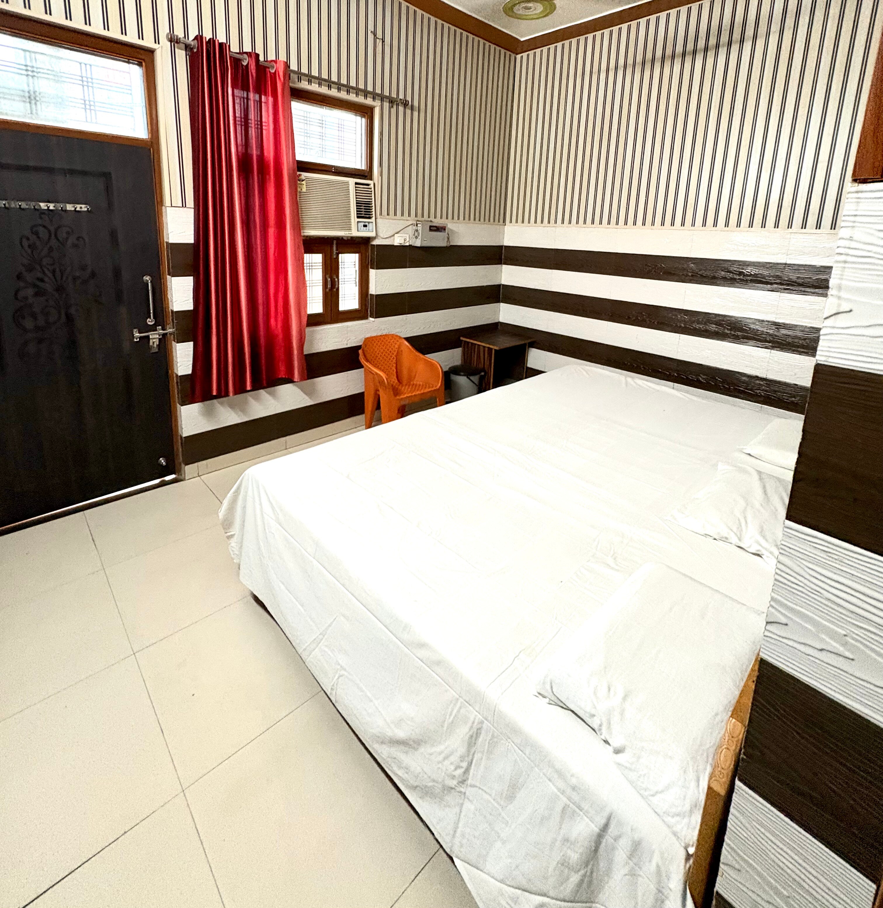 Hotel Shiv Ganga - Tap to explore photos