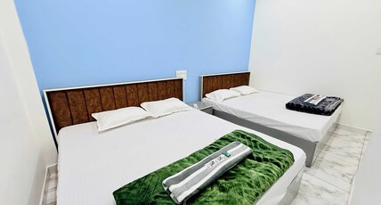 Rusia ji home stay Room Type - Four Bed AC Room