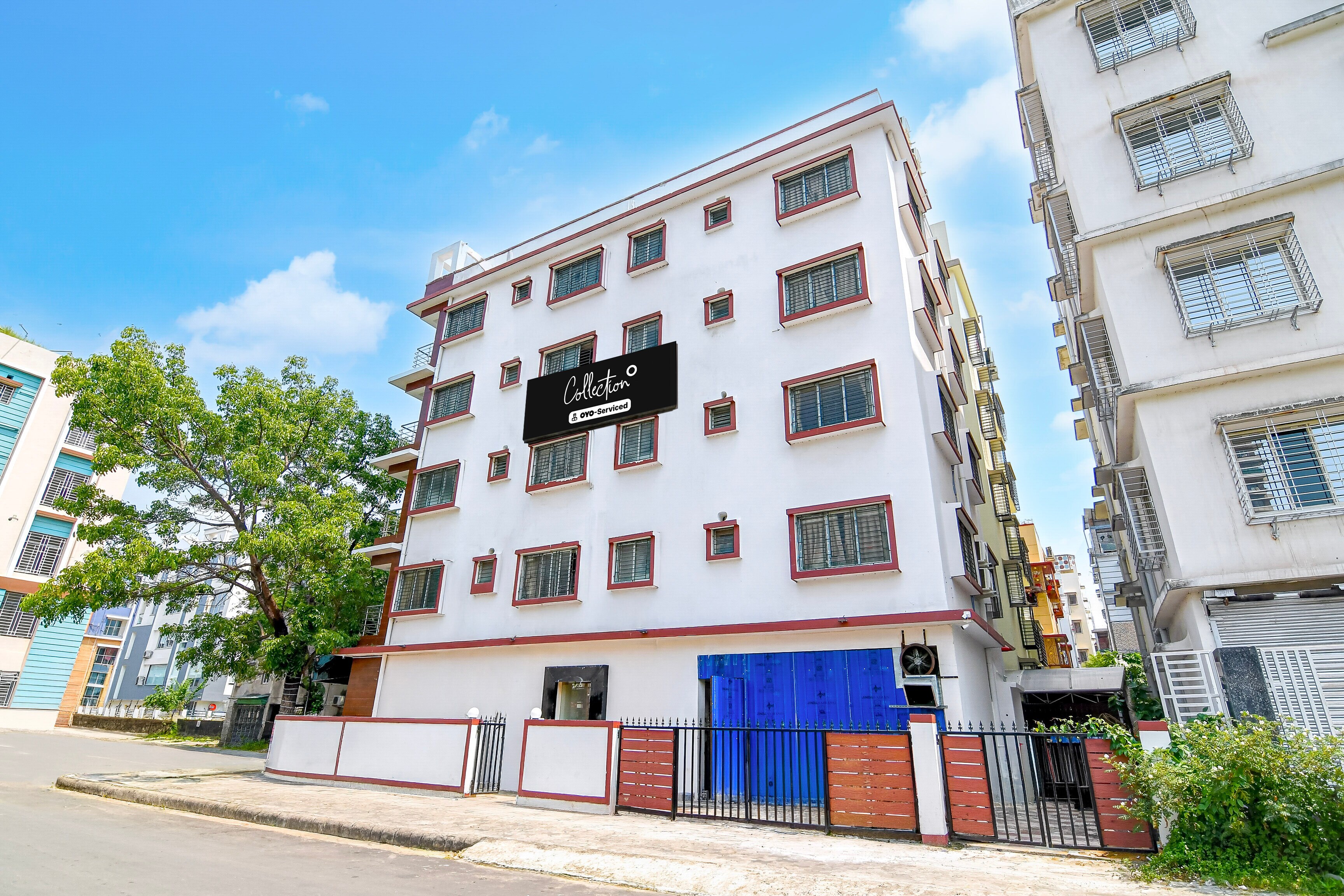 Super Collection O Newtown Bus Stand Formerly The Executive Suites - Tap to explore photos
