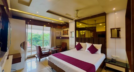 Hotel Dwaraka Room Type - Suite Bed Room With City View