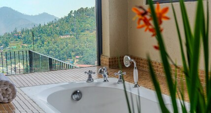 Samarpan Stays | Boutique Luxury Retreat near Bhimtal & Kainchi Dham Room Type - Luxury Family Suite 2 rooms set with bathtub