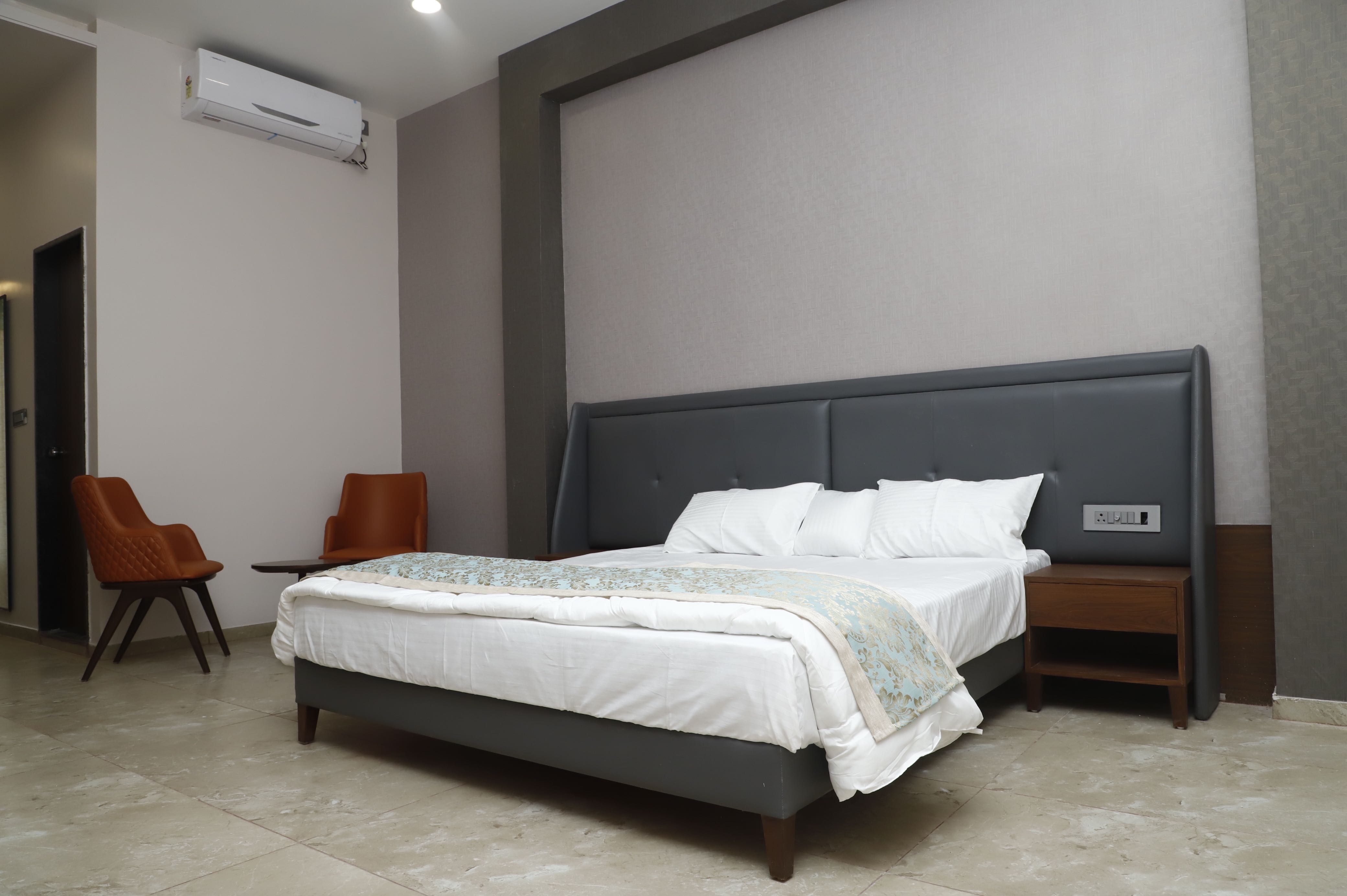 Hotel O 80950B Samrat Lodge - Tap to explore photos