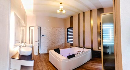 Jacuzzi Royal Grand  A Unit of MM Abode Room Type - Honey moon Room With Bathtub
