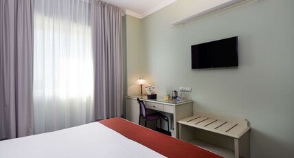 Best Western Hotel Major Room Type - 1 Queen Bed, Non-Smoking, Standard Room