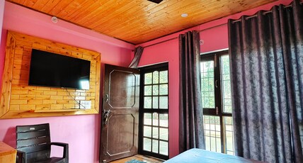The Himalayan Oaks near Hanging rock road Room Type - Deluxe Room with Himalayan View (4)