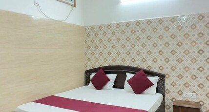 Guru Krapa Dham  Near Prem Mandir Room Type - Bedroom 101