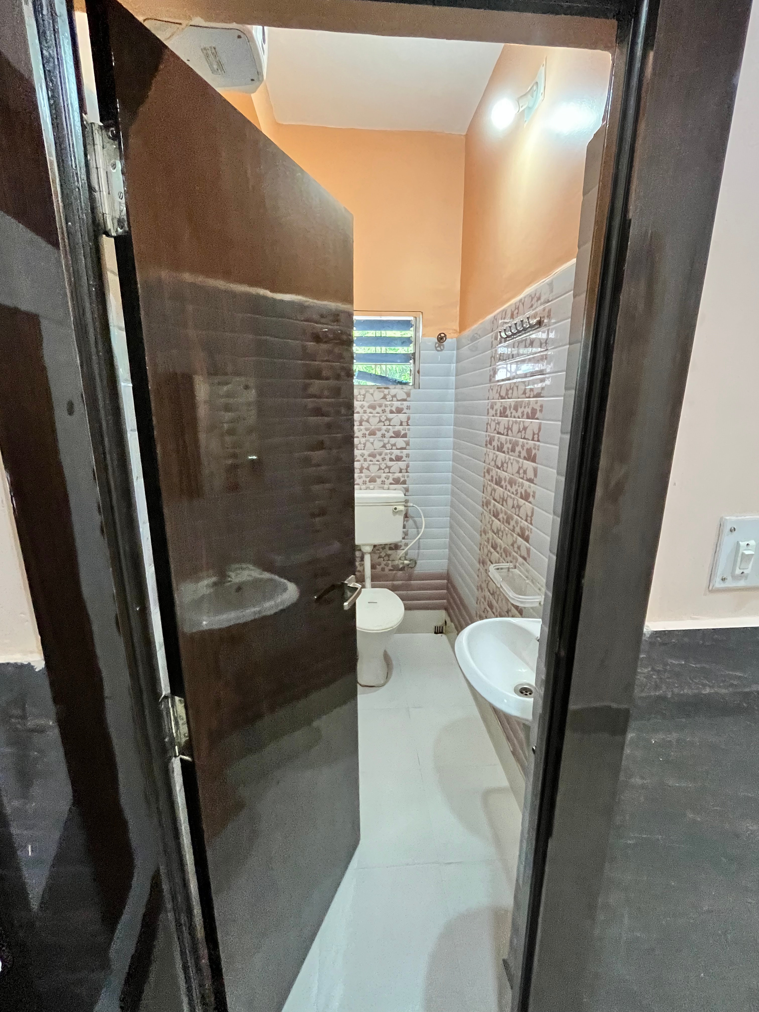 Hotel Purulia Inn - Tap to explore photos