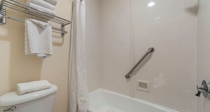 Best Western Plus Northwoods Inn Room Type - 1 Queen Bed, Non-Smoking, Microwave And Refrigerator, Wireless High-Speed Internet, Full Breakfast Best Western Plus Northwoods Inn Room Type - 1 Queen Bed, Non-Smoking, Microwave And Refrigerator, Wireless High-Speed Internet, Full Breakfast