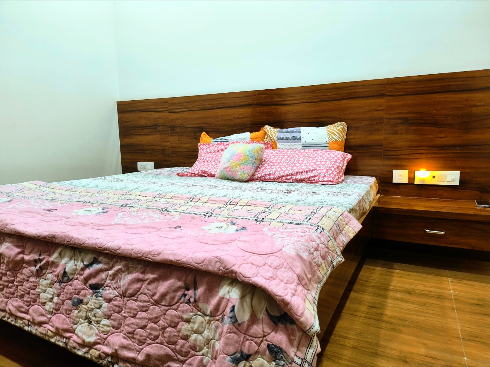 Krishna Home Stay and Guesthouse - Tap to explore photos