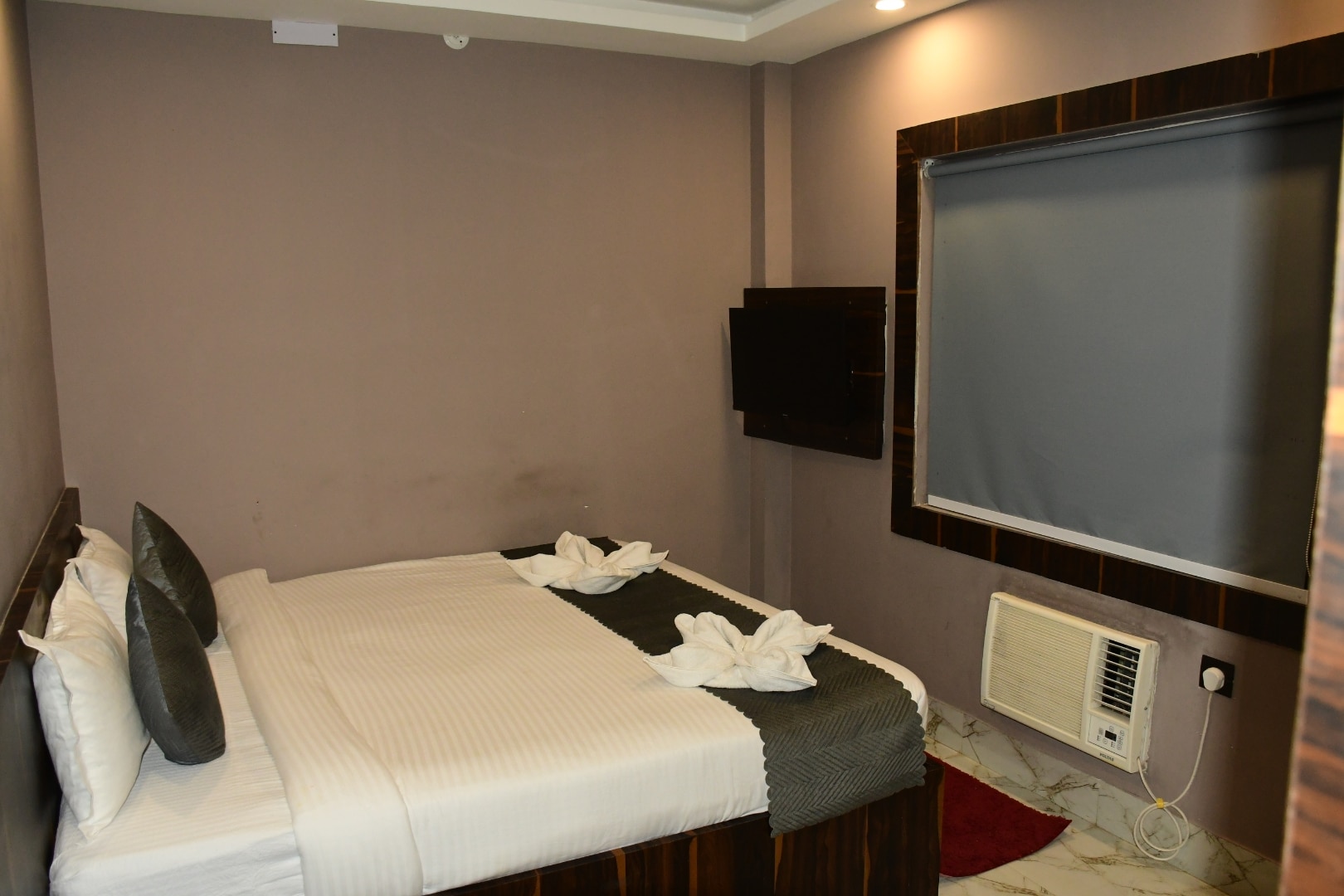 HOTEL BAIDYANATHAM INN - Tap to explore photos