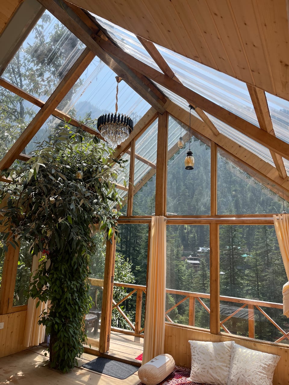 HieSky Treehouse Jibhi - Tap to explore photos