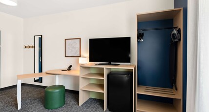 Spark by Hilton Longview Room Type - 1 KING HEARING ACCESSIBLE