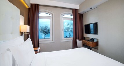Radisson Hotel Istanbul Sultanahmet Room Type - Superior Room - Sea View amp; Balcony