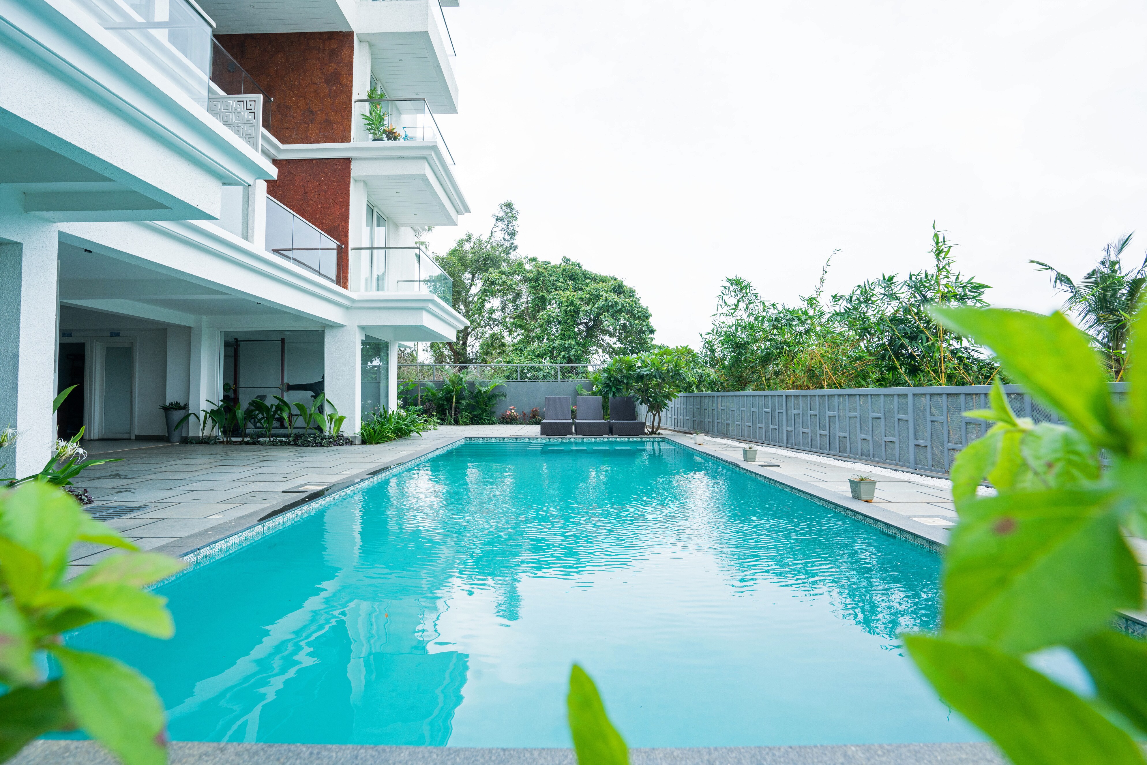 Super Luxurious 1bhk with Pool & Gym @ Calangute - Tap to explore photos