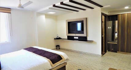 GOLDEN PALMS Room Type - Super Deluxe