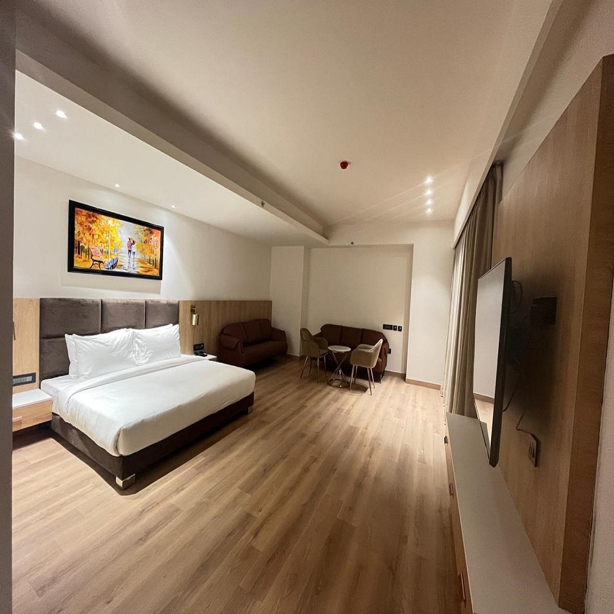 Hotel Dayal Gateway - Tap to explore photos
