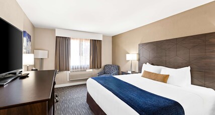 Best Western Snowflake Inn Room Type - 1 King Bed, Non-Smoking, Refrigerator, High Speed Internet Access, Coffee Maker, Hairdryer, Full Bre Best Western Snowflake Inn Room Type - 1 King Bed, Non-Smoking, Refrigerator, High Speed Internet Access, Coffee Maker, Hairdryer, Full Bre
