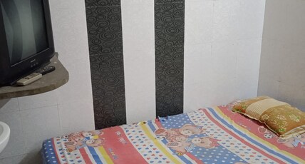 Hotel Deluxe Ahmedabad Room Type - Bedroom 1