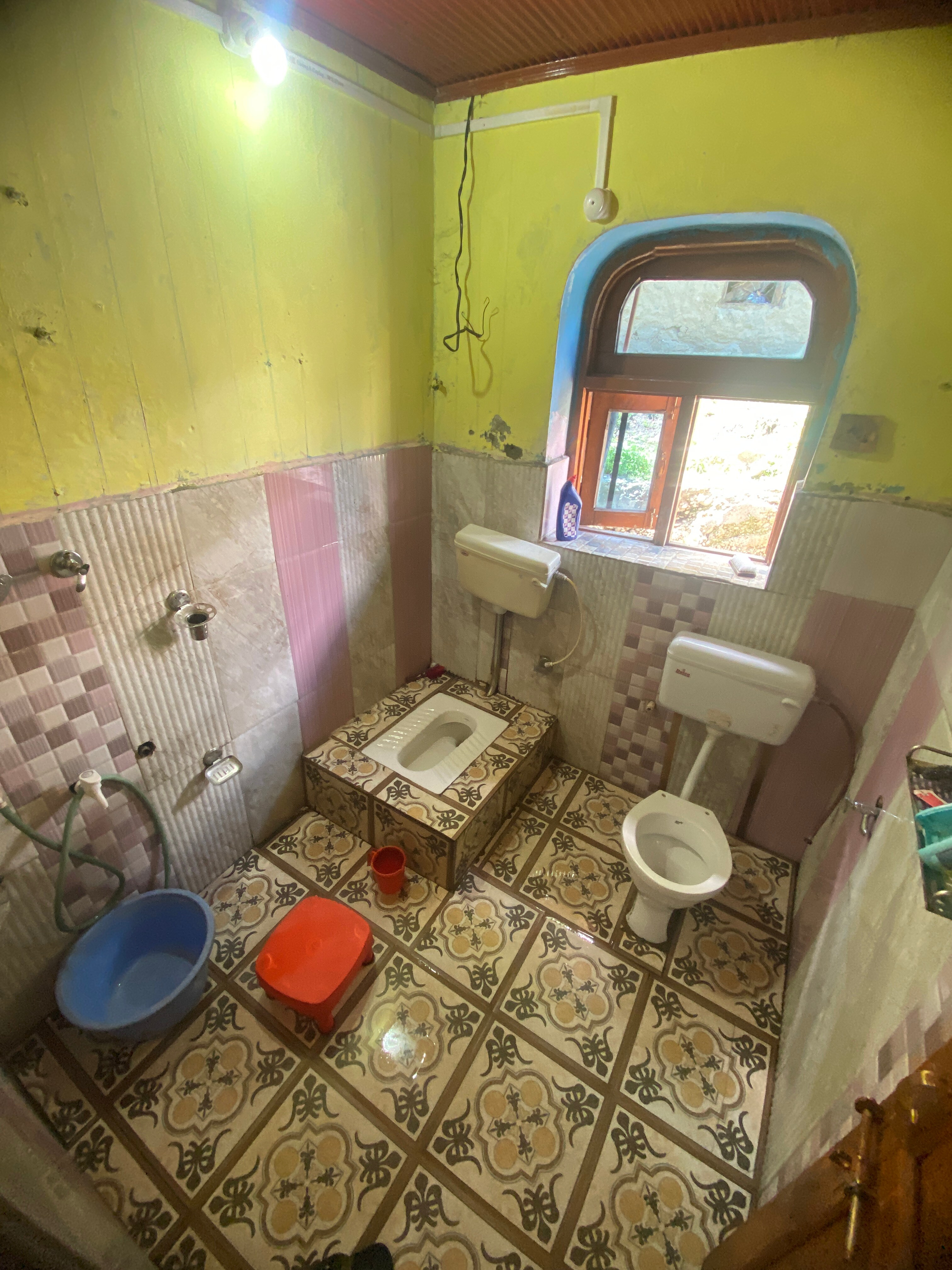 Raees Guest House Naranag - Tap to explore photos